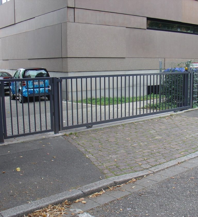 Schiebetor mit Bodenschiene